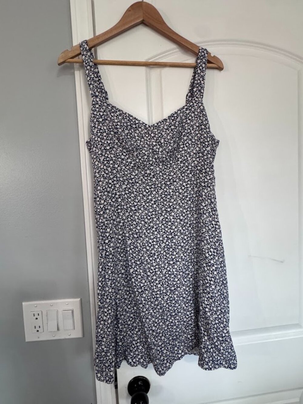 Old Navy Navy & White Floral Swing Dress — Medium